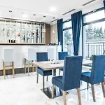 Hotel Urbi 2*