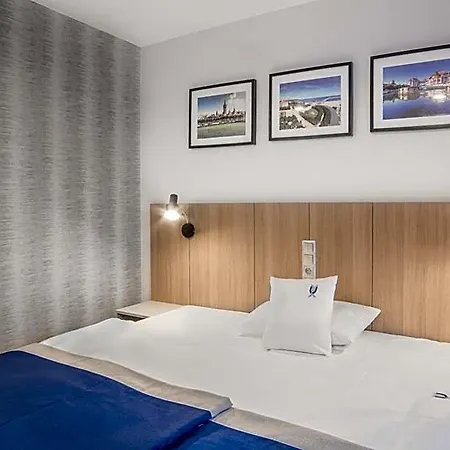 Urbi Hotel 2*