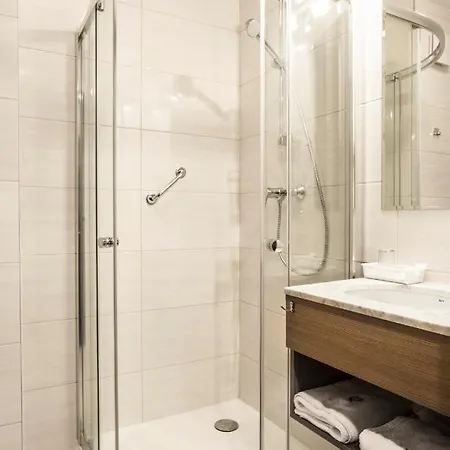 Urbi Hotel 2*